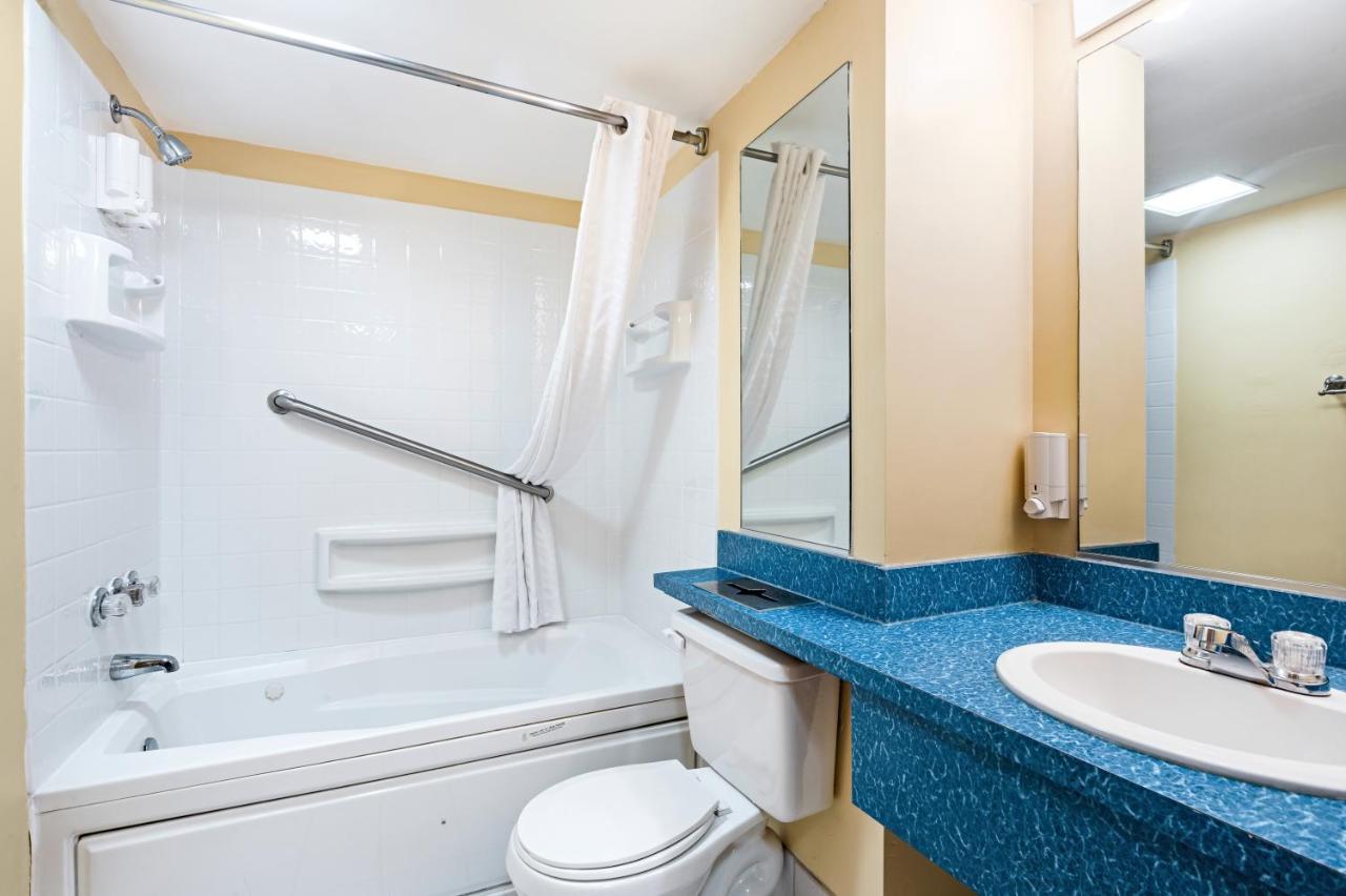 Ocean Sands Resort, Oceanfront, Virginia By Vacatia Virginia Beach
