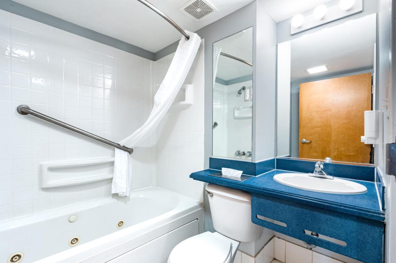 Ocean Sands Resort, Oceanfront, Virginia By Vacatia Virginia Beach